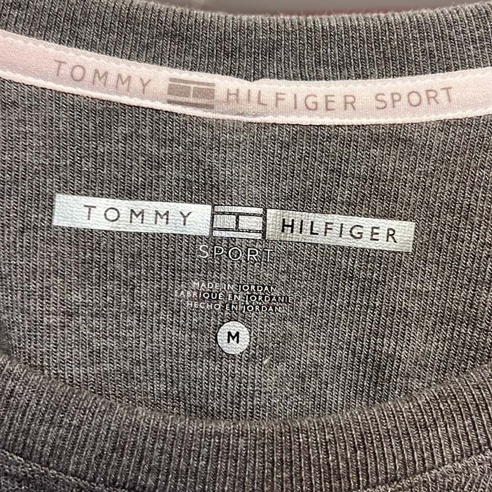 Tommy Hilfiger, sport longsleeved, gray yoga top. Size medium. - Picture 6 of 6